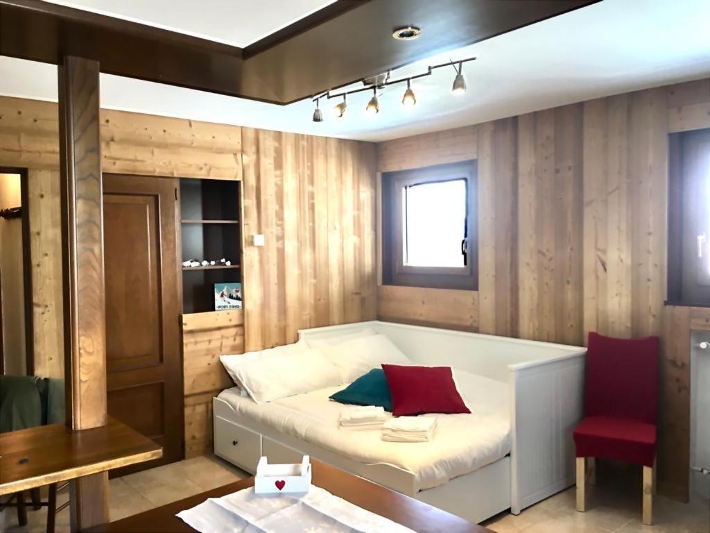 Aroma Di Legno E Profumo Di Neve Apartment เบรยล์-แชร์วิเนีย ภายนอก รูปภาพ