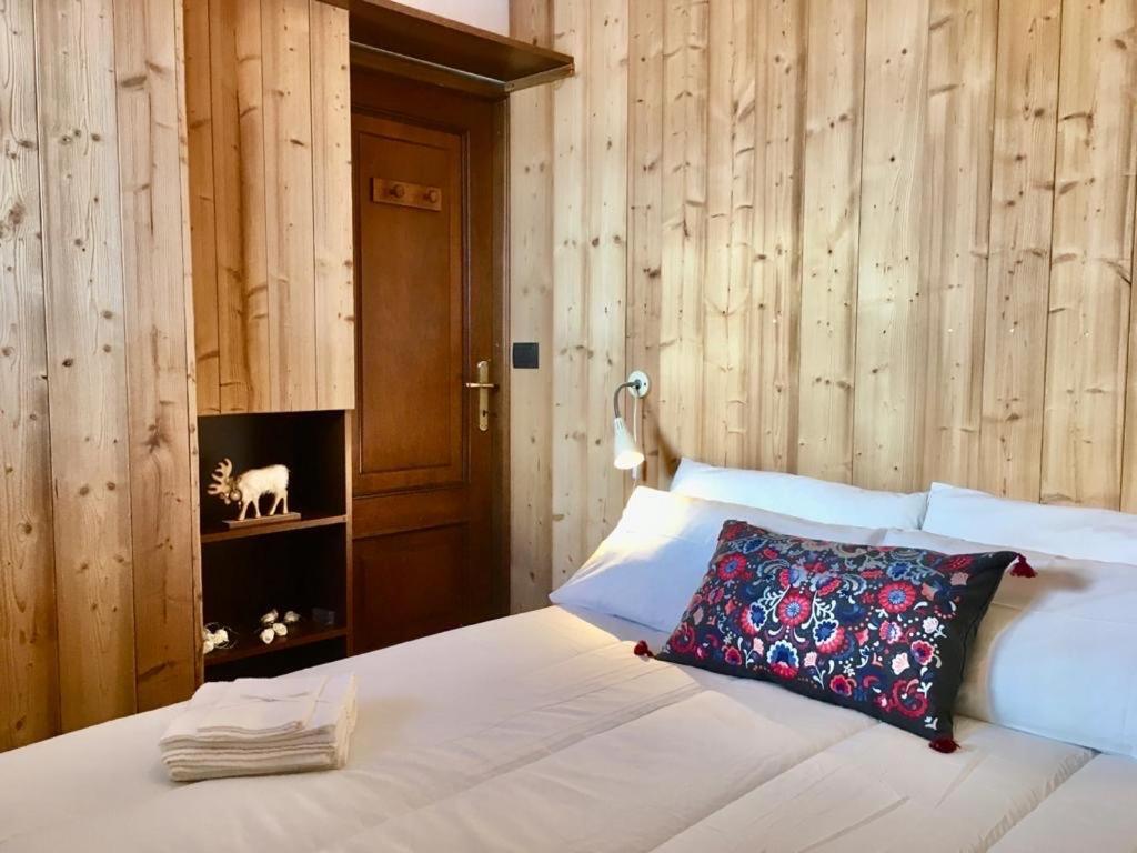 Aroma Di Legno E Profumo Di Neve Apartment เบรยล์-แชร์วิเนีย ภายนอก รูปภาพ