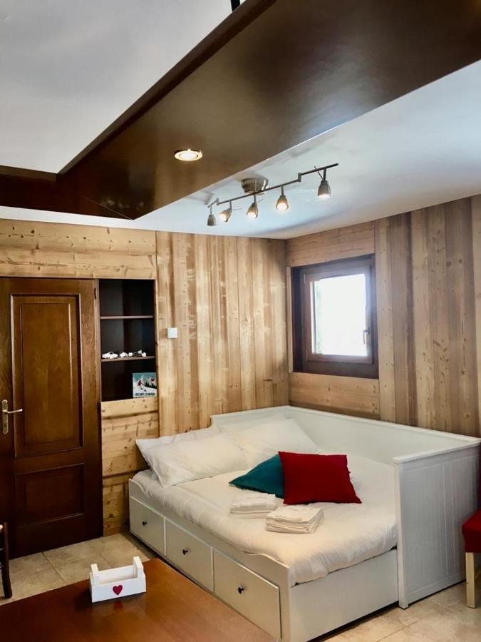 Aroma Di Legno E Profumo Di Neve Apartment เบรยล์-แชร์วิเนีย ภายนอก รูปภาพ