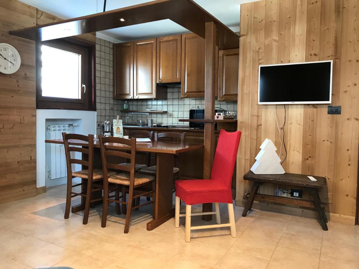 Aroma Di Legno E Profumo Di Neve Apartment เบรยล์-แชร์วิเนีย ภายนอก รูปภาพ